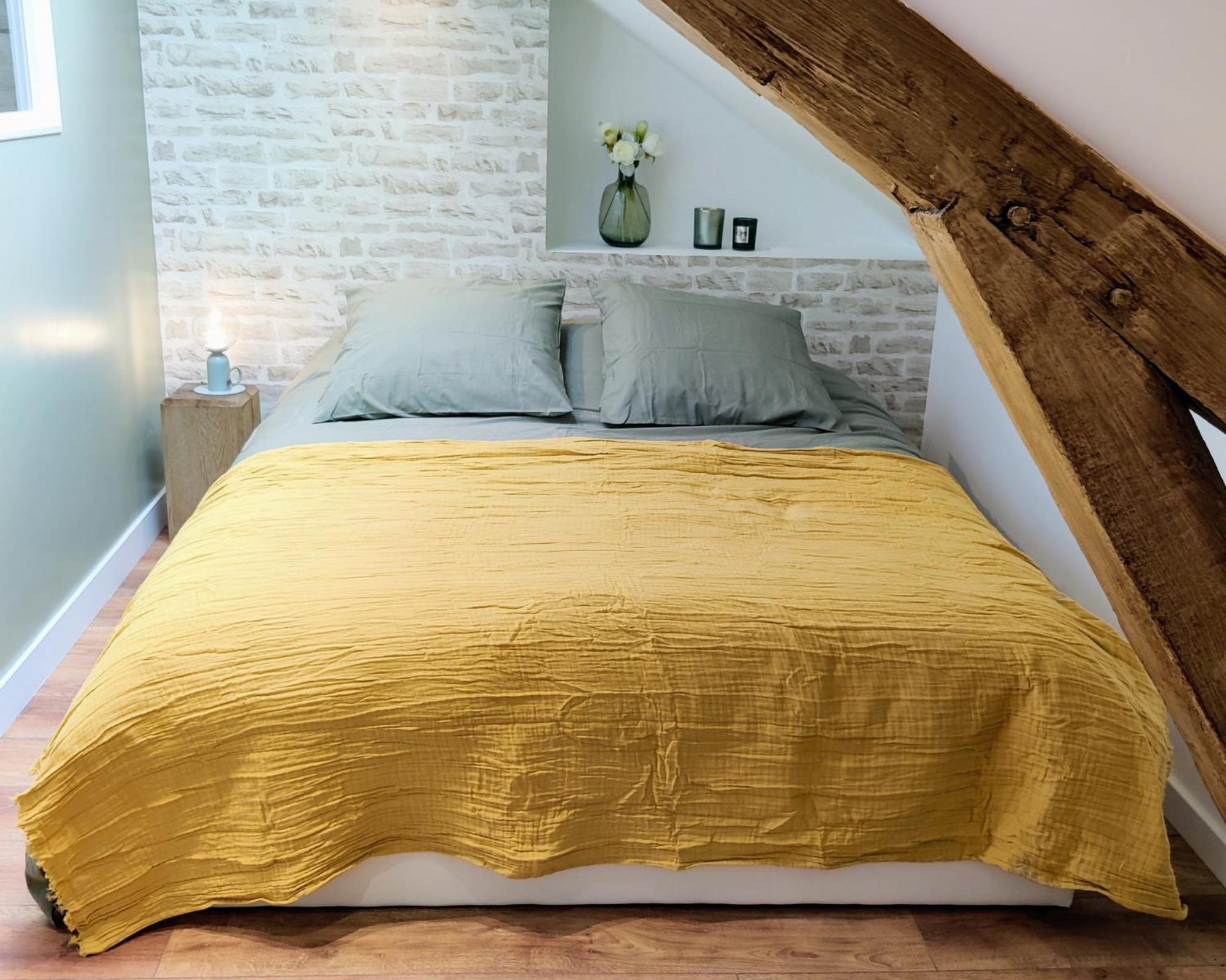 Apartment Joli Mansarde Au Calme - Le Jardin De L'eveche A Votre Fenetre Lisieux